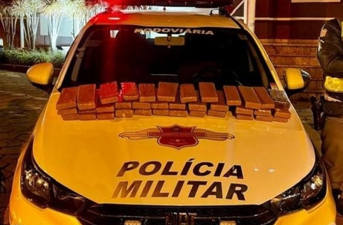 Passageira de ônibus é presa com 36 tijolos de maconha em bagagem na Castello Branco