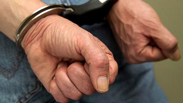 Filho agride pai deficiente visual