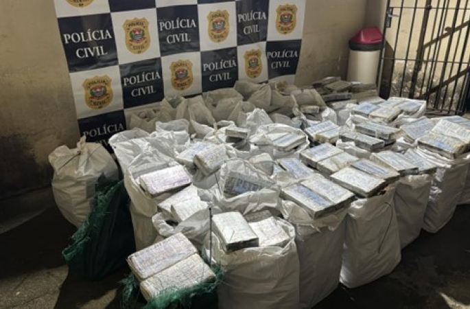 Polícia encontra 1 tonelada de cocaína durante buscas por PM desaparecido em Guarujá