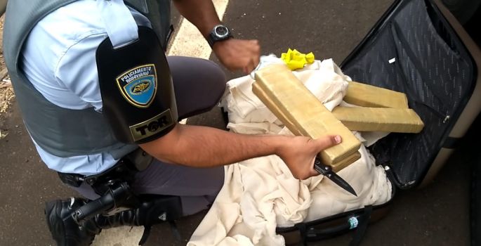 TOR flagra duas mulheres que traficavam 42 tabletes de maconha