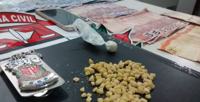 Homem é preso com 130 pedras de crack em Taquarituba