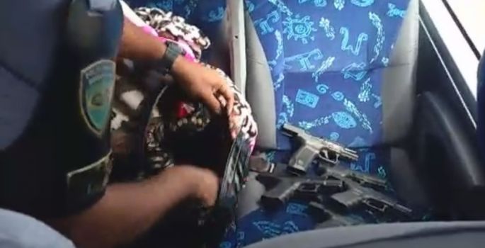 PF apura se cuidadora de idosos presa com pistolas faz parte de crime organizado