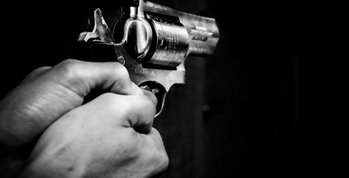 Estudos mostram que mais armas aumentam violência contra a mulher, diz Defensoria