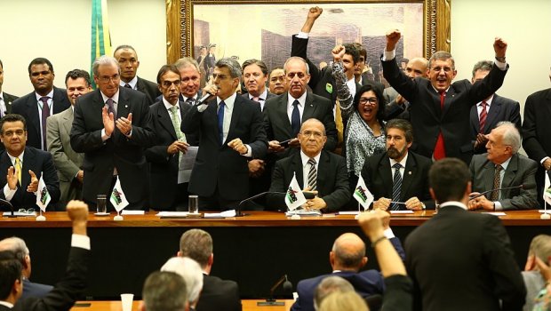 PMDB rompe com governo nesta terça e PT declara guerra a Temer