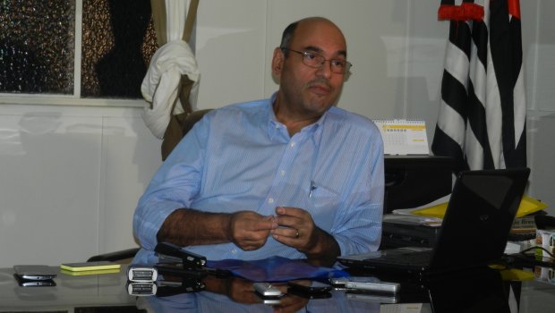 Vereador Denílson falta com a verdade na Palavra Livre, diz prefeito