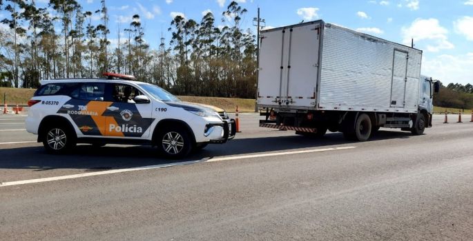 Homem é preso suspeito de transportar 250 mil maços de cigarros contrabandeados