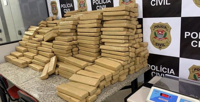 Polícia encontra quase 500 kg de maconha em compartimento secreto de caminhão  em Iaras