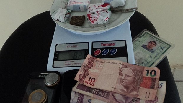 Adolescente é flagrado com maconha e “entrega” traficante em Avaré