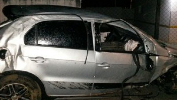 Casal morre após veículo capotar pela SP-255 em Pratânia