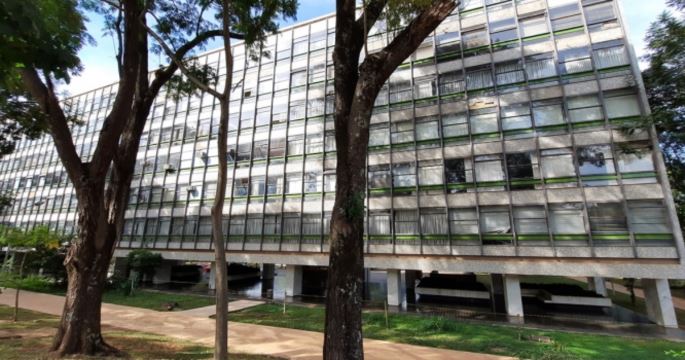 Apartamentos para deputados abandonados e dinheiro público jogado no ralo