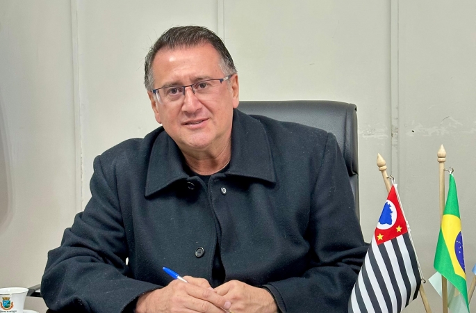 Roberto Araujo sanciona revisão salarial de servidores, mesmo após quitar R$ 40 milhões de dívida herdada