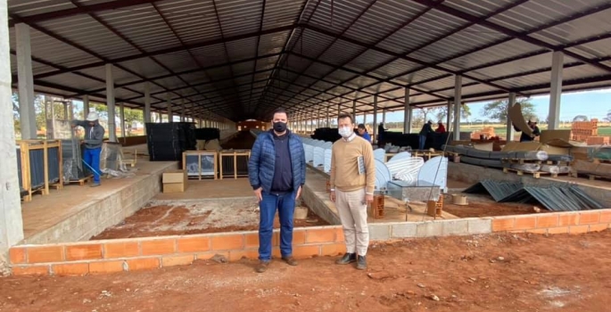 Jô Silvestre visita obras de empresa referência na produção de ovos orgânicos