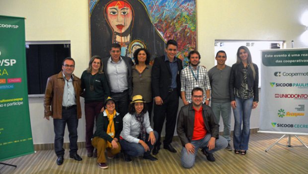 Avaré recebe o espetáculo teatral Água até o nariz, da Cia Curioso