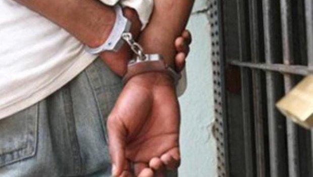 Rapaz é preso com 14 porções de crack em frente de casa em Avaré