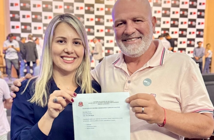 Primeira-dama Erika e secretário participam de assinatura de convênio para Turismo