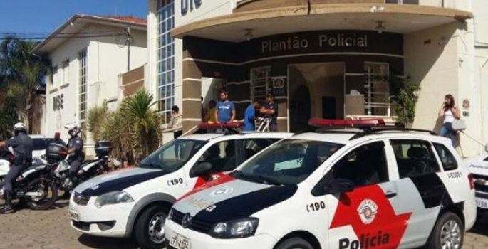 Suspeitos de roubarem cartão de crédito são flagrados na delegacia de Avaré