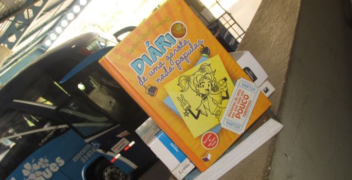 Projeto distribui livros gratuitamente na rodoviária de Avaré