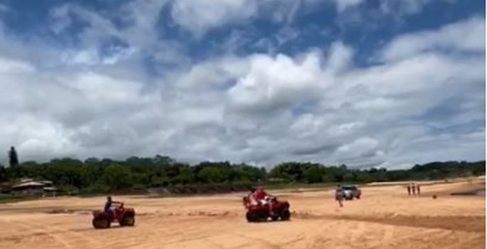 Adolescentes são flagrados pilotando quadriciclos na Represa de Jurumirim