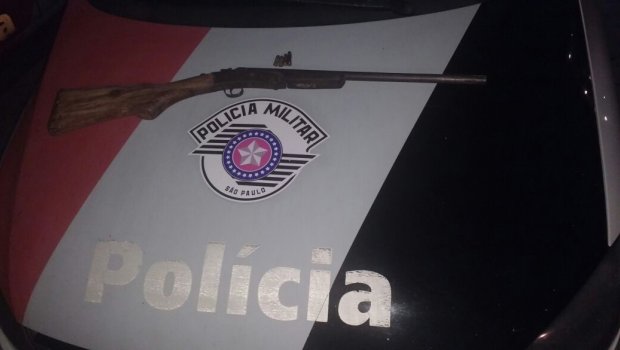 PM prende homem com espingarda em Avaré