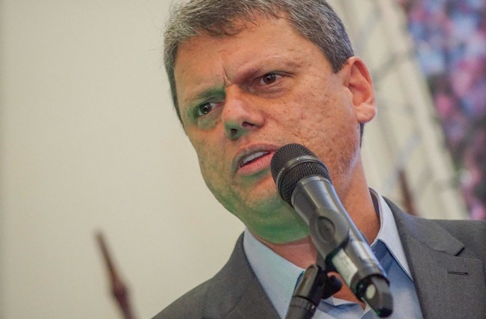 Tarcísio autoriza privatizar administração de 33 escolas estaduais em SP