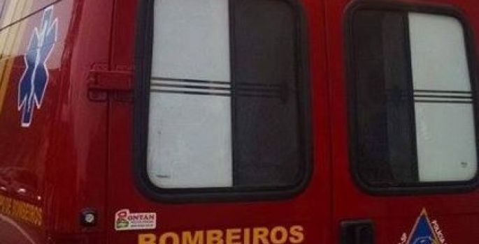 Motociclista morre após tombar moto e ser atropelado por ônibus em Itatinga