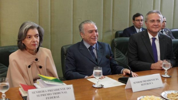 Chefes dos três Poderes se reúnem no Itamaraty e assinam pacto pela segurança pública