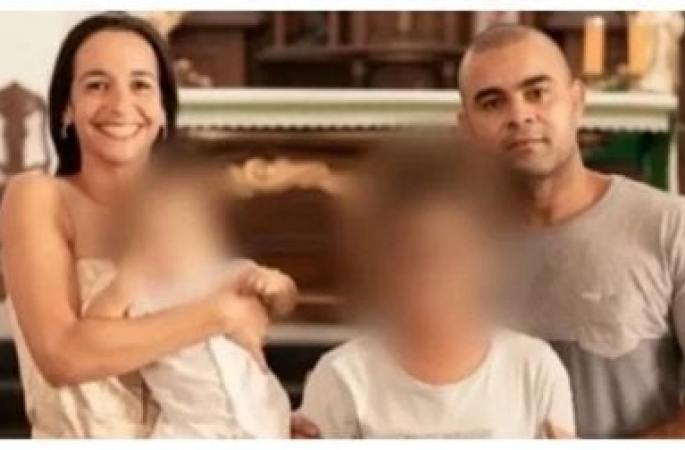 Adolescente que matou a família dava informações em tempo real sobre o assassinato para namorada