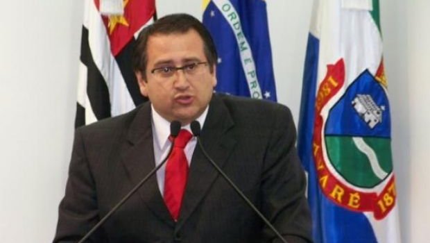 Roberto Araujo informa suposto caso de assédio moral em escola