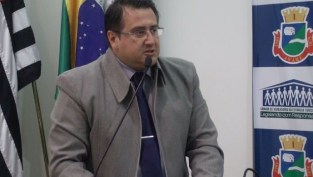 Roberto Araujo pede que prefeito tenha equipe com curso de urgência no P.S