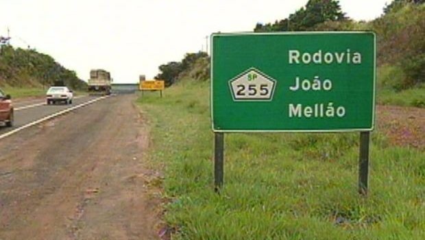 Pneu de moto estoura, e motociclista morre na queda em rodovia de Avaré