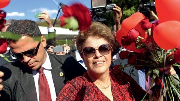 Dilma furou fila do INSS para se aposentar um dia depois do impeachment
