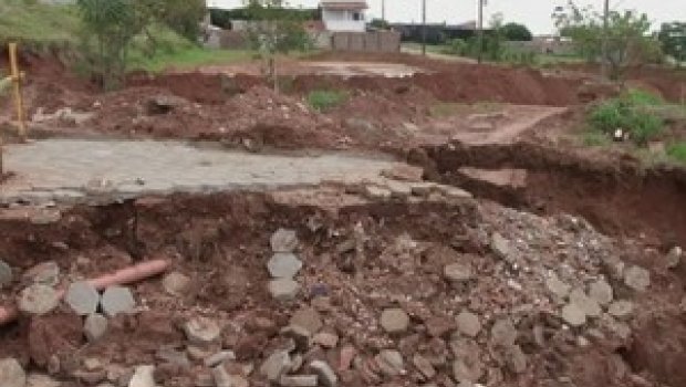 Cratera avança para dois bairros de Avaré e desvaloriza terrenos vizinhos