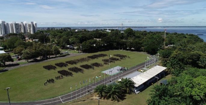 Juiz condena militares por esquema com desvio de alimentos e prostitutas