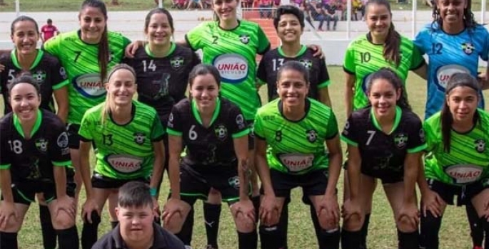 Futebol feminino de Avaré vence de goleada em Coronel Macedo