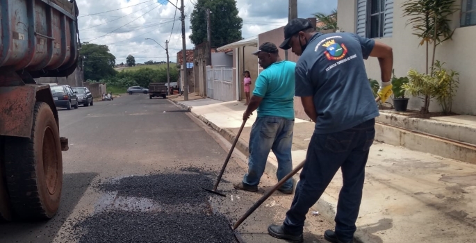 Vias e estradas rurais passam por manutenção em Avaré