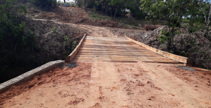 Prefeitura de Avaré instala pontes de madeira na zona rural