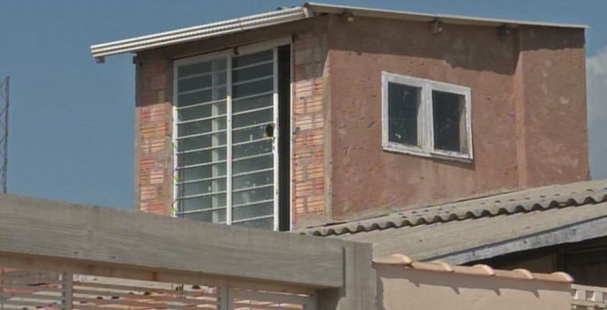 Homem invade casa pelo telhado fica preso no imóvel e é preso em Avaré