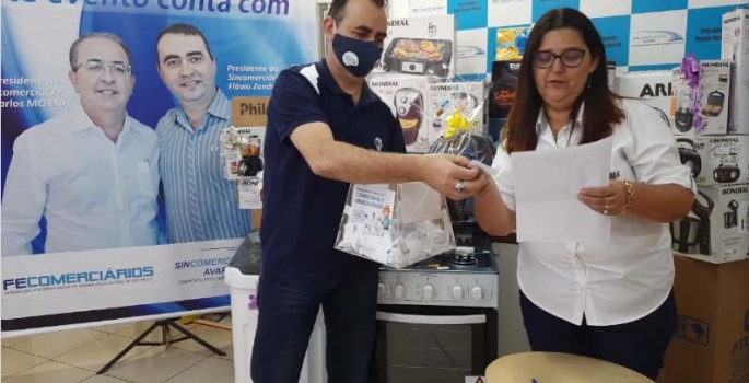 SEC de Avaré sorteou presentes no ‘dia do comerciário’