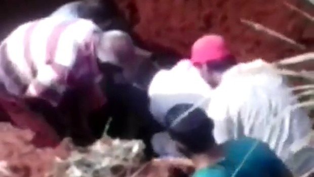 Pai morre ao ser soterrado com o filho durante obra em Taquarituba