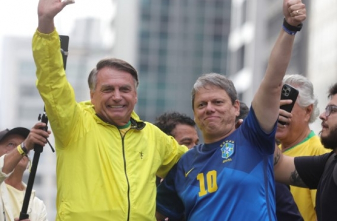 Tarcísio ao lado de Bolsonaro jamais será uma opção moderada