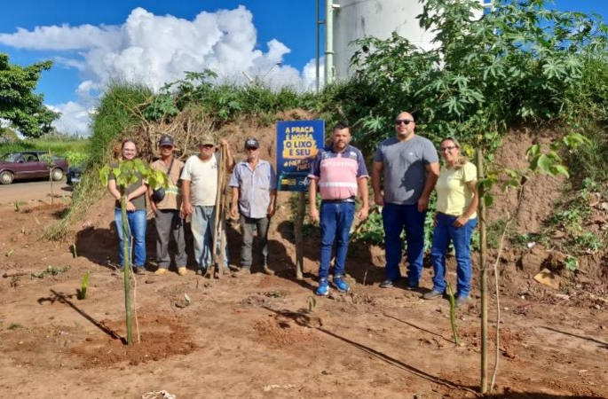 Área de descarte de lixo é revitalizada com ajuda da comunidade