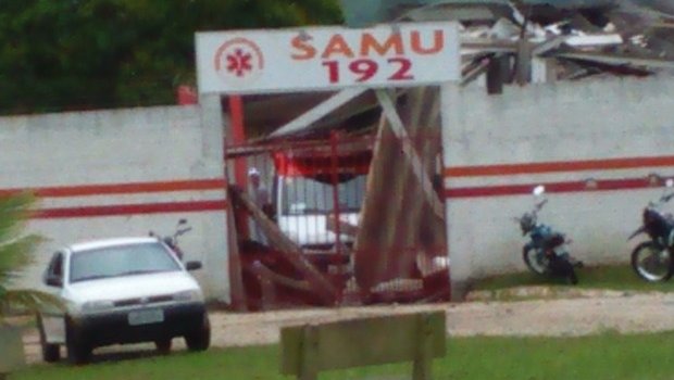 Chuva destelha base do Samu e deixa família desalojada em Itaporanga, SP