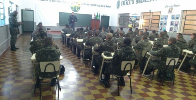 Polícia Militar realiza palestra de técnicas de direção defensiva no TG de Avaré
