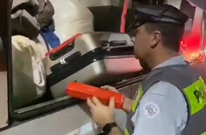 Adolescente de 17 anos é detido transportando mais de 20 quilos de maconha em Avaré