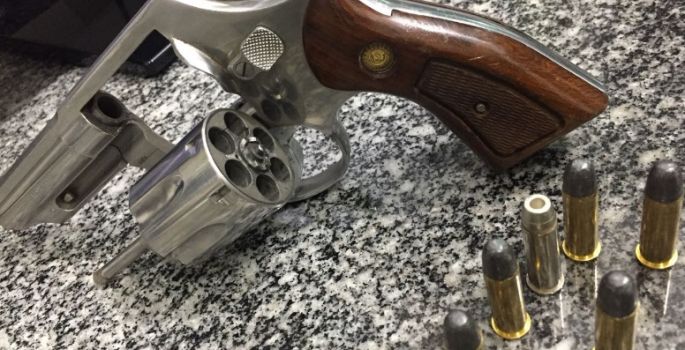 Polícia Rodoviária flagra homem armado