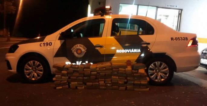 POLICIAMENTO RODOVIÁRIO APREENDE GRANDE QUANTIDADE DE DROGAS