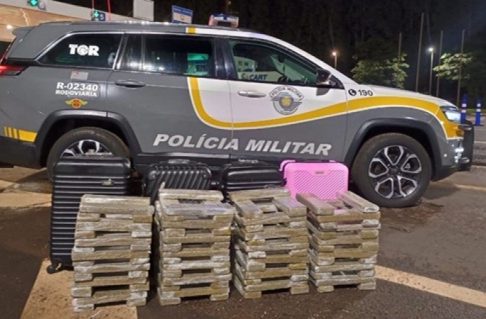 Carro com adolescentes de 16 anos são flagrados transportando maconha no interior de SP