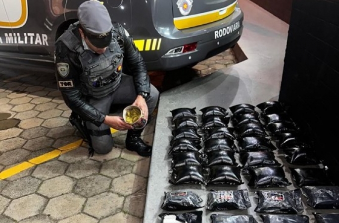 Motorista é preso com 28 kg de drogas ocultas em pneu de caminhão na Castello Branco em Avaré