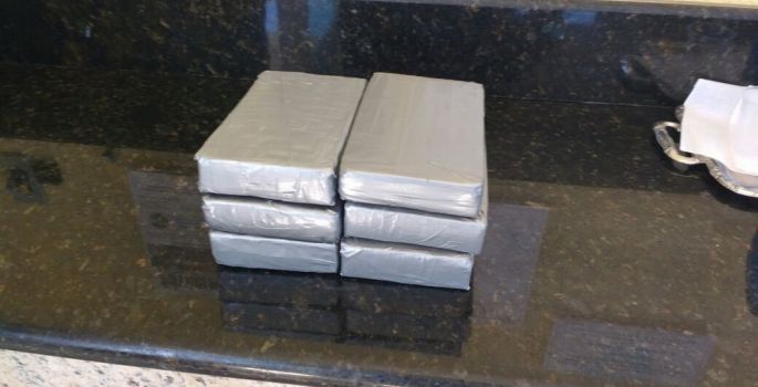 Avaré: Casal é flagrado com pasta base de cocaína em ônibus na Castello Branco
