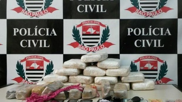PC flagra quadrilha com tabletes de cocaína e haxixe de quadrilha que havia saído de Avaré